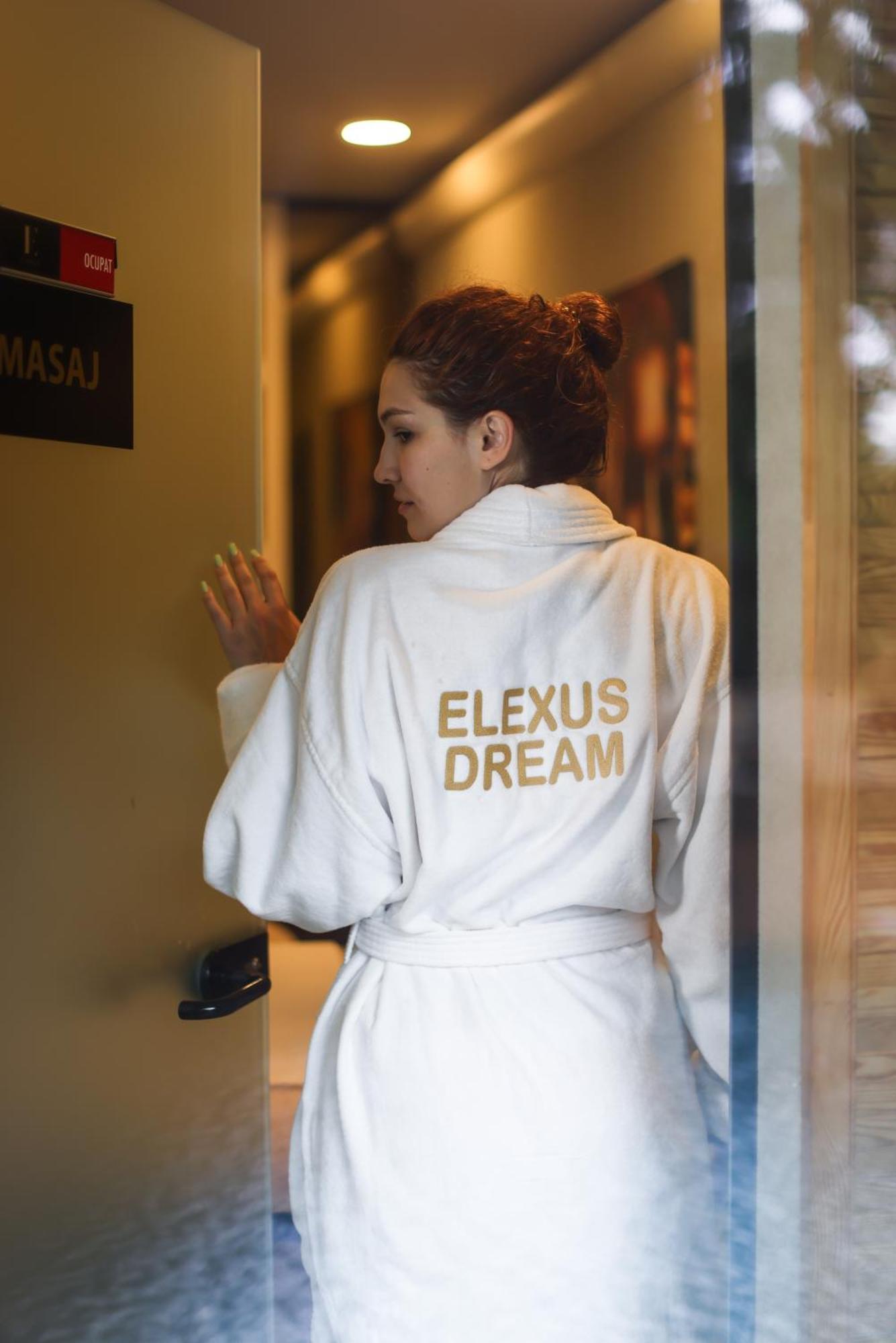 Elexus Predeal Exterior photo